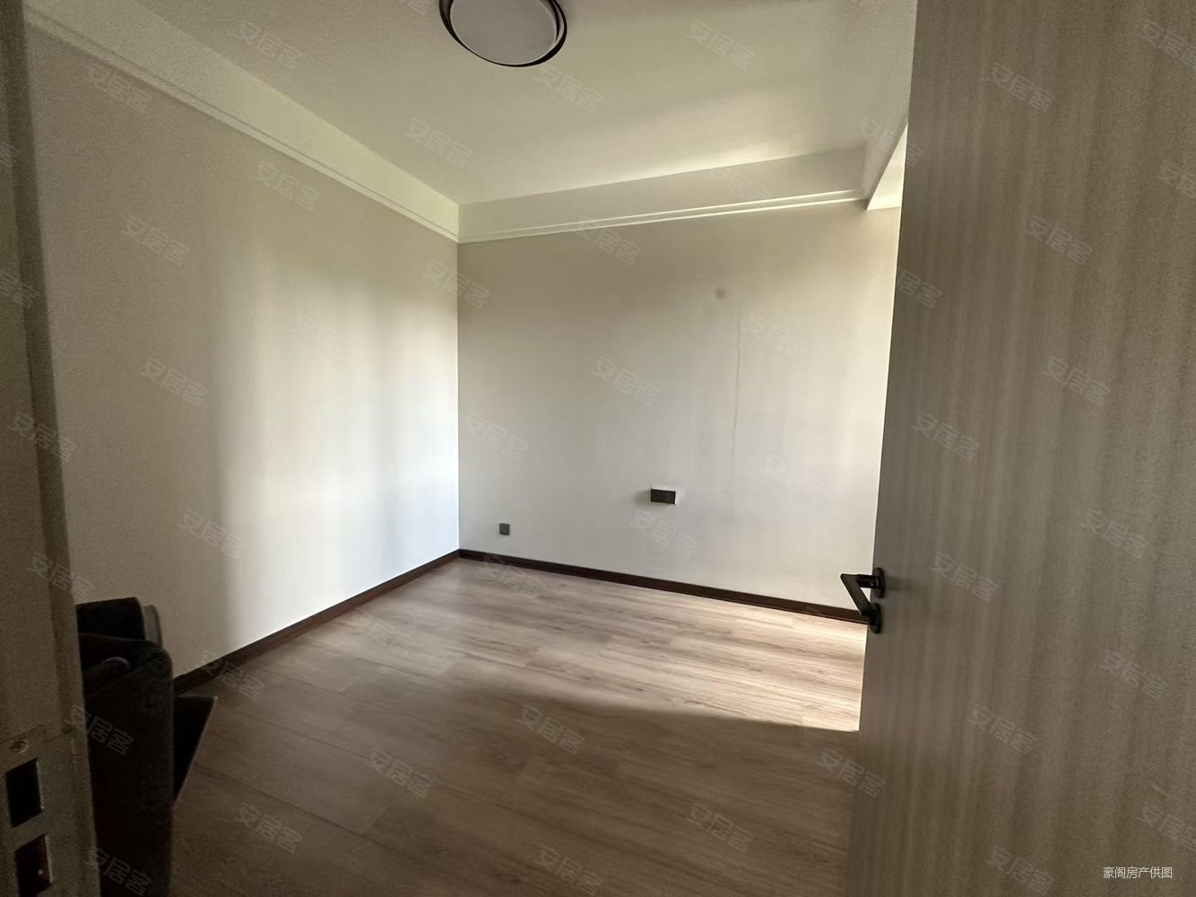 冠城华府3室2厅1卫108㎡南北79.8万