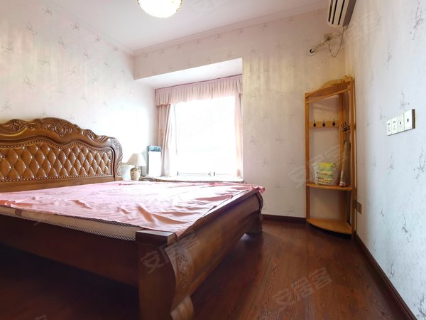 重庆巴南龙洲湾华宇龙湾靠江边次新小区 离巴南万达商圈珠江城商圈都