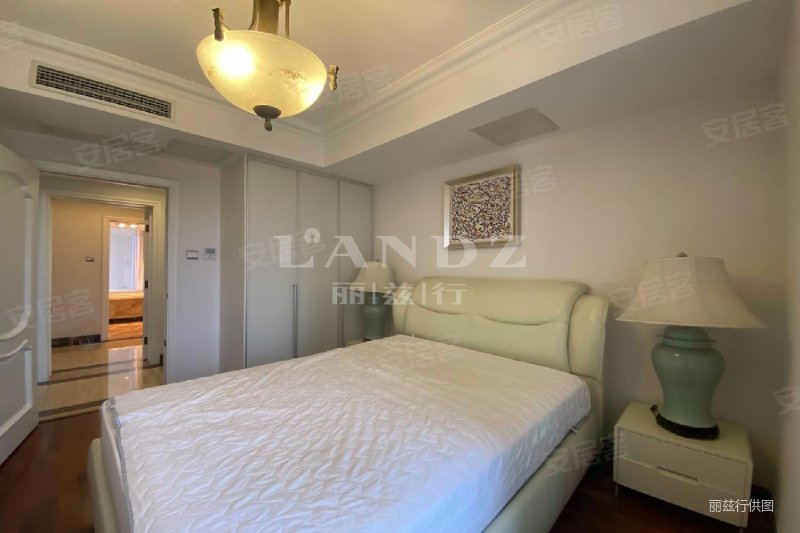 棕榈泉精装修保养好,180圆弧飘窗可观湖景,棕榈泉国际公寓二手房,2300