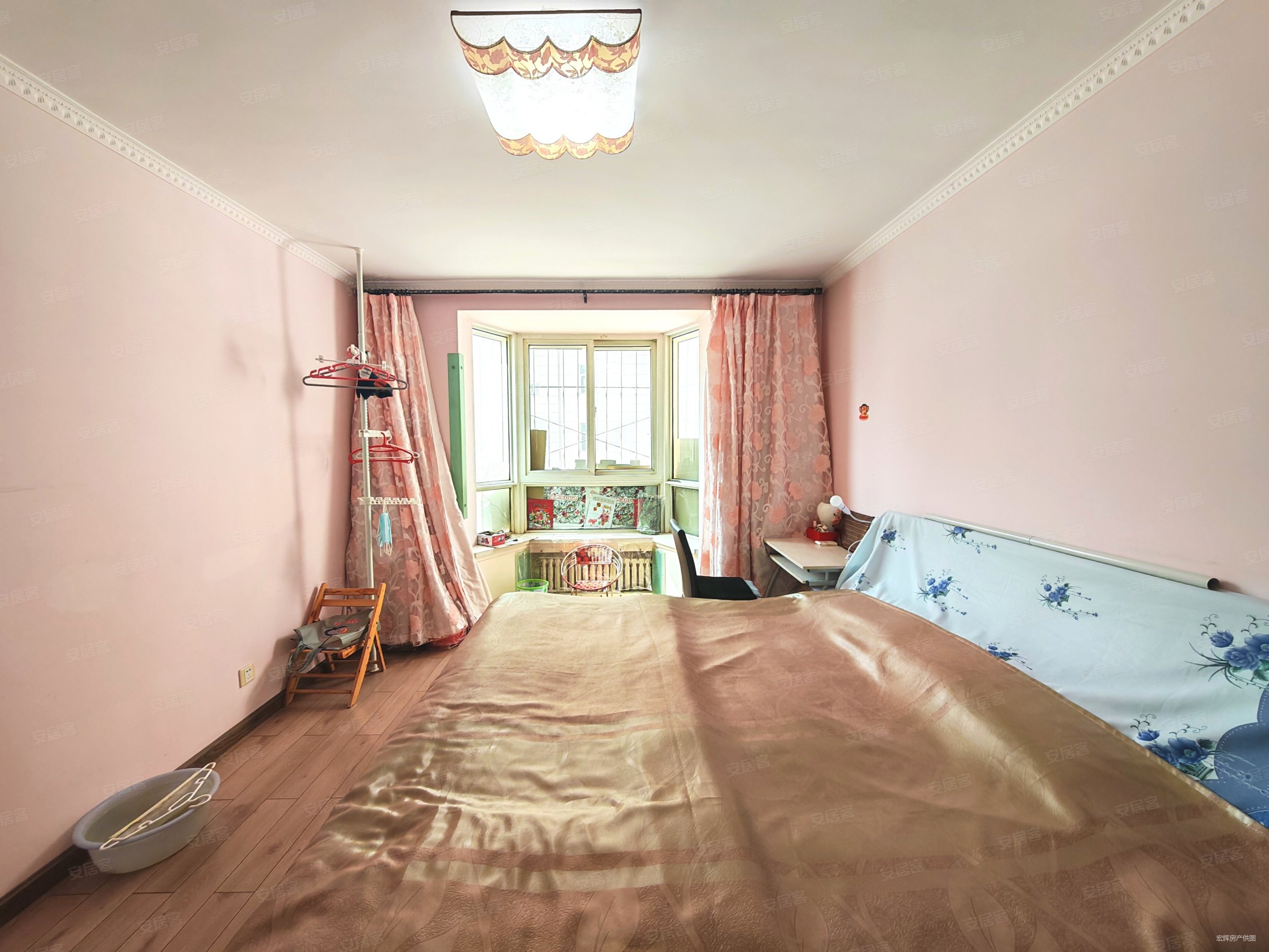 龙源叠翠3室2厅2卫147.81㎡南北76万