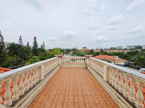 深圳龙华民治梅花山庄(别墅)独栋别墅 带电梯 上下4层半 占地超1000平