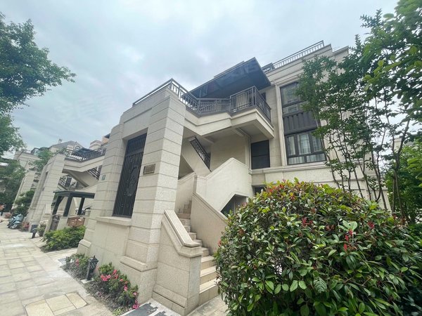 上海奉贤西渡中国铁建香榭国际香榭国际 精装上叠别墅 房屋房东自装