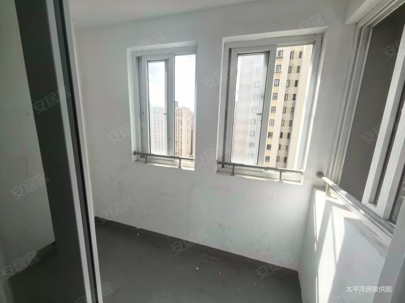 汇郡米兰苑1室1厅1卫64.27㎡南北268万