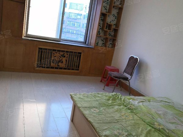 沈阳大东小北荣光小区沈阳大学南门地铁近荣光小区两室一厅,租金700元