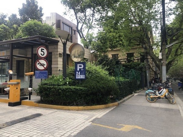 上海徐汇建国西路巴黎时韵电梯房,嘉善路地铁口,精装修一室一厅,复旦