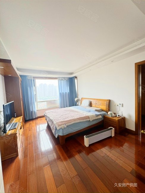 东湖公馆景观房  排边套188平3室2厅2卫中装当毛胚卖