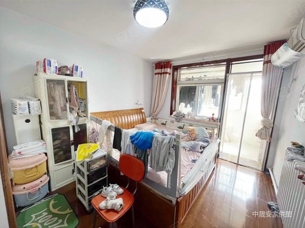 屋内有点乱,但是装修很好,双气,地下室,拎包入住,随时能看,舜清苑二手