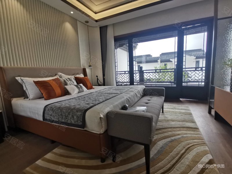 独门独院别墅!房东半价出售!产权清晰!送车位!无大税!