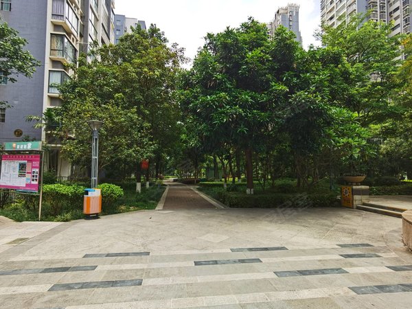 南宁青秀柳沙半岛半山半岛半山 96平三房 配齐 客厅房间都看江景 毫无