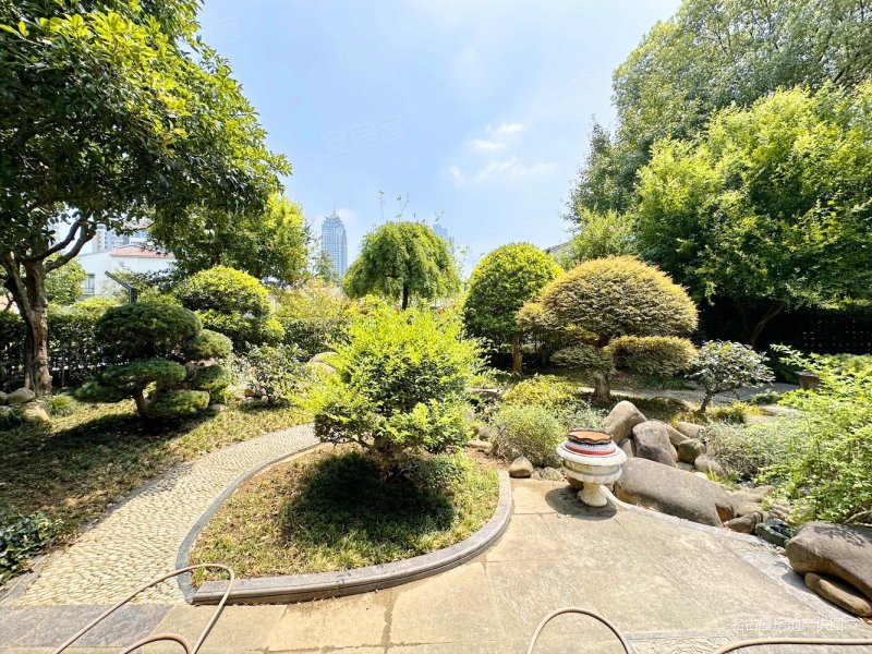 新港名城花园(别墅) 200平花园满五   近地铁 商圈成熟