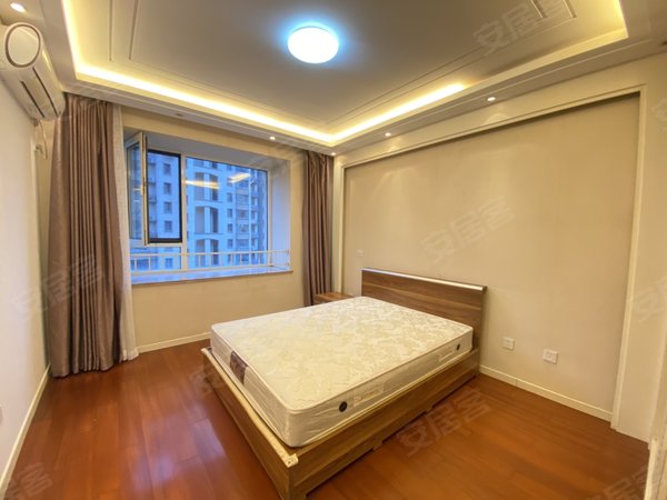 青岛黄岛薛家岛海信凤凰金岸地铁口天目山路 精装套二 海信品质拎包