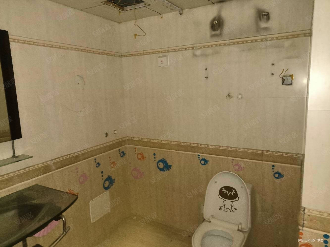 世纪华庭4室2厅3卫241㎡南北180万