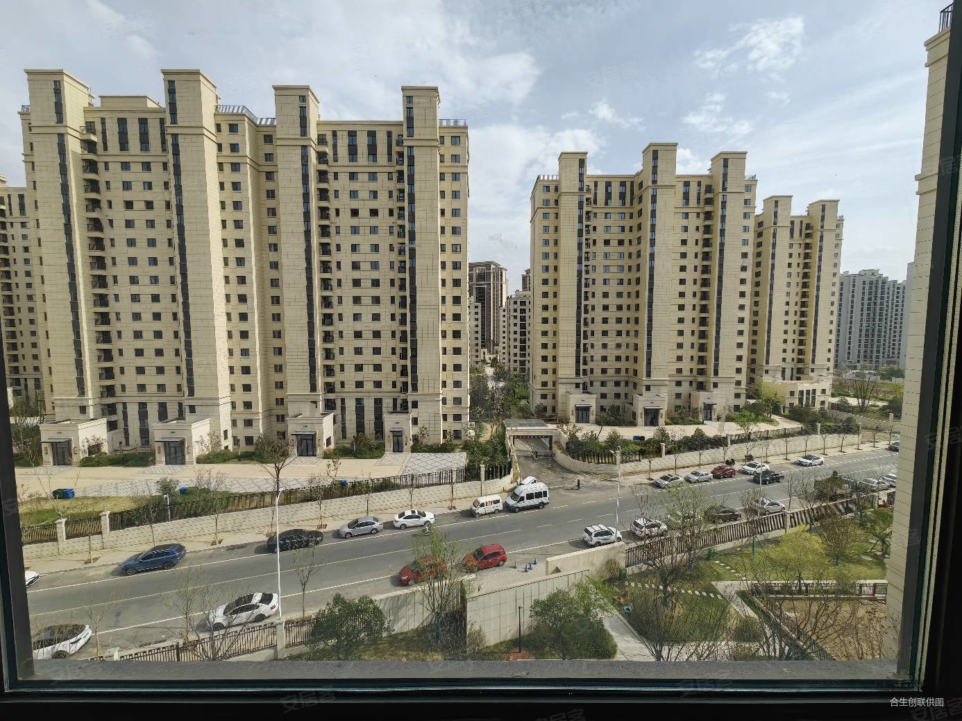 金地名峰 中间楼层 带车位 配套齐全 房本在手