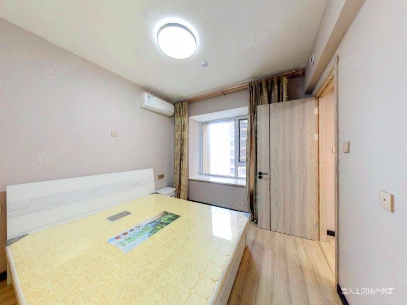 凤城四路 万科幸福臻园 满三满二 2梯3户 3地铁 精装