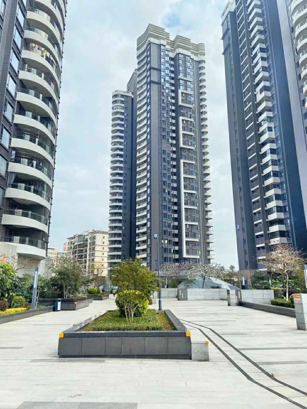 东湖花园9号小区3室2厅2卫126.66㎡南190万