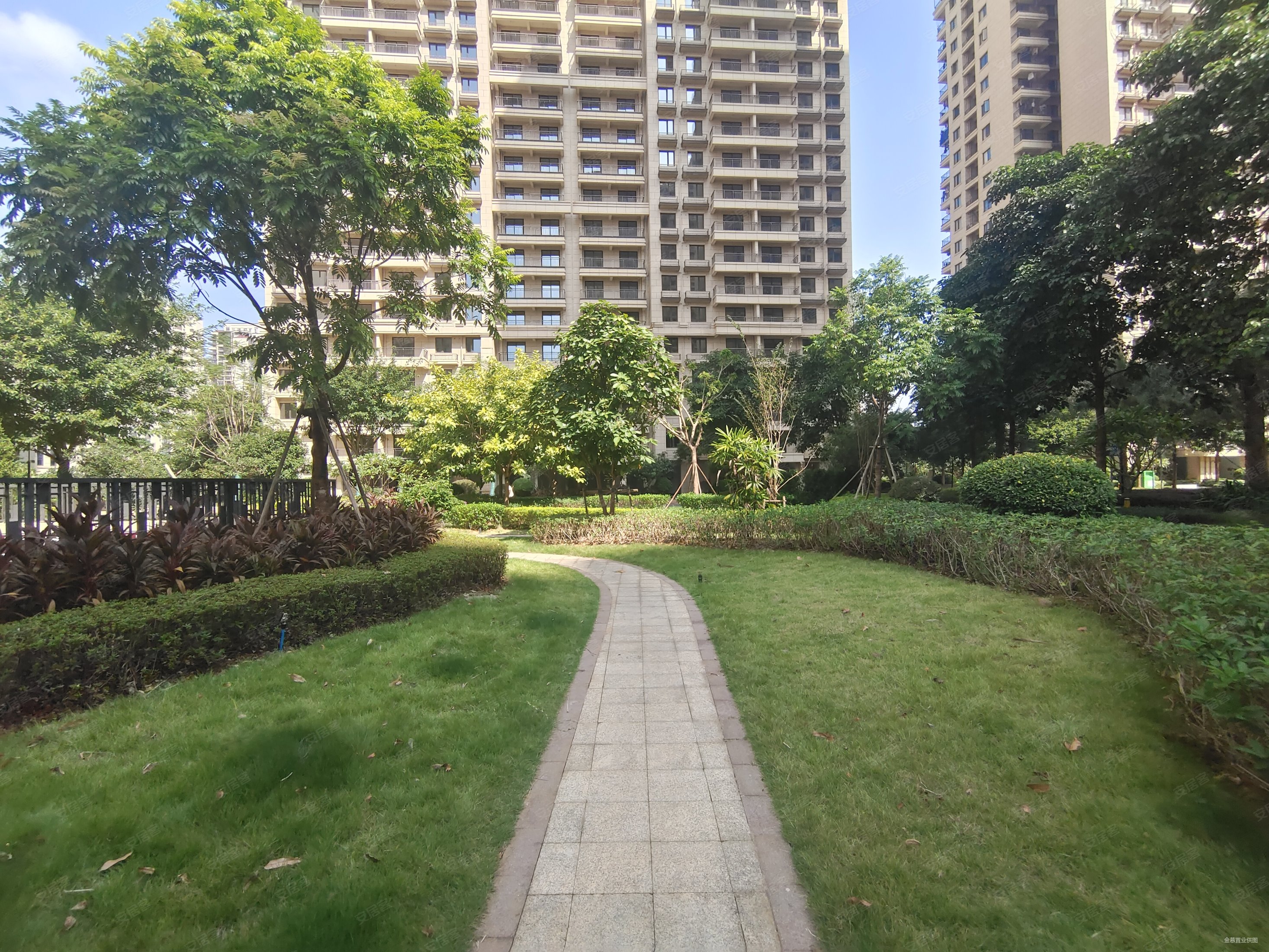 光明城市安和苑3室2厅2卫90㎡南北75万