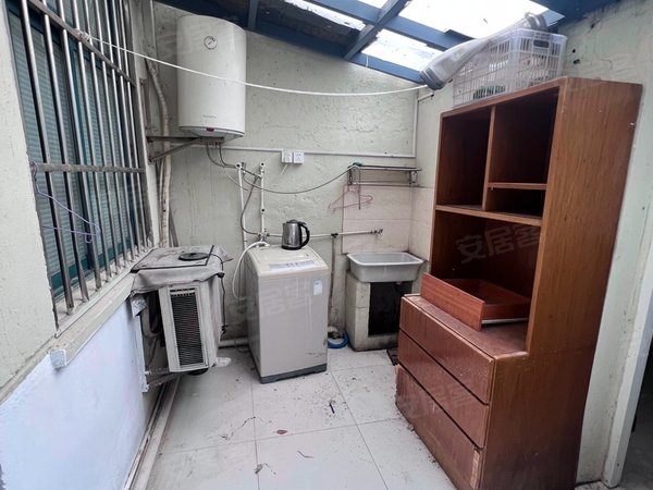 昆山玉山老城区东方新村采莲街 一楼带院子 简单装修 三房 干净清爽