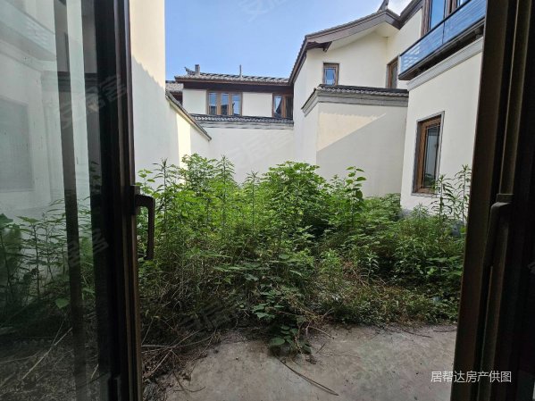 尹山湖地铁口次新别墅,唐宋风,地上两层,低密度别墅小区,急售