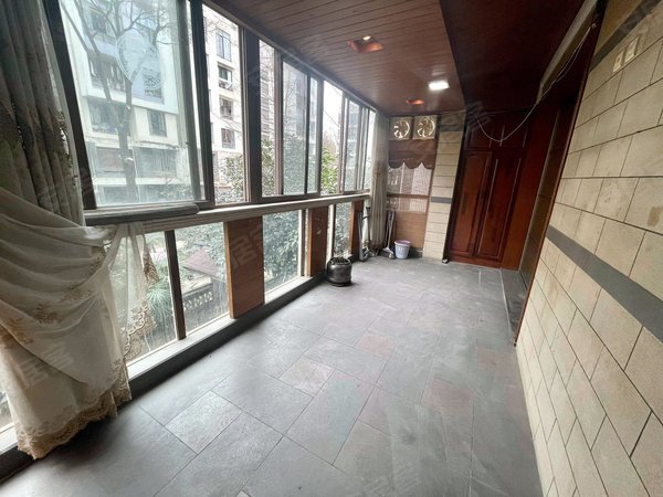 成都天府新区华阳左岸花都一号线华府大道地铁天府三街五街世纪城银泰