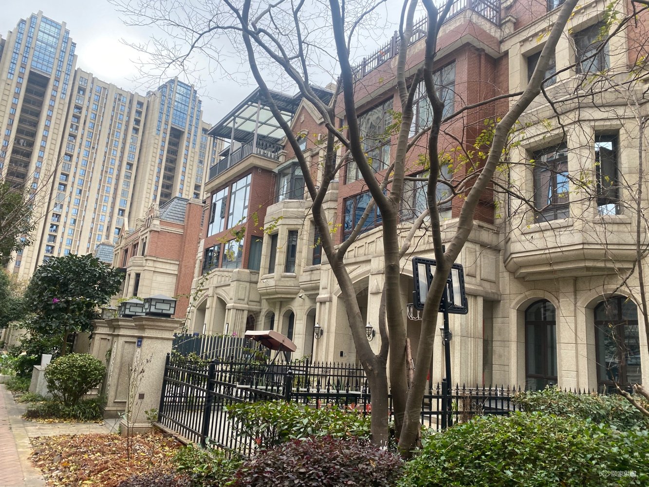 梅溪湖半岛墅湖景别墅 已做好改建 花园100 赠送全明地下室,中海