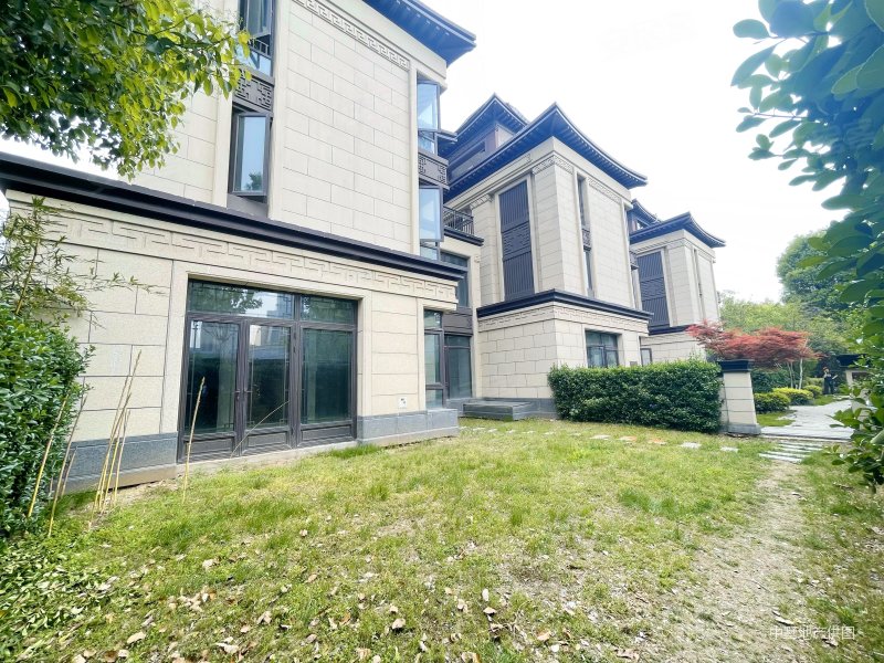 建发雍龙府别墅次新房产权清晰带130平院子诚心出售