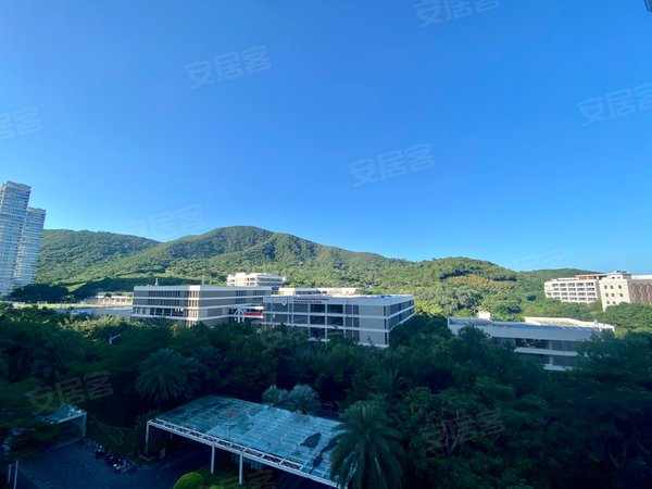 三亚吉阳大东海蓝色果岭(五期)年八 位于外国语学校对面 拎包入住