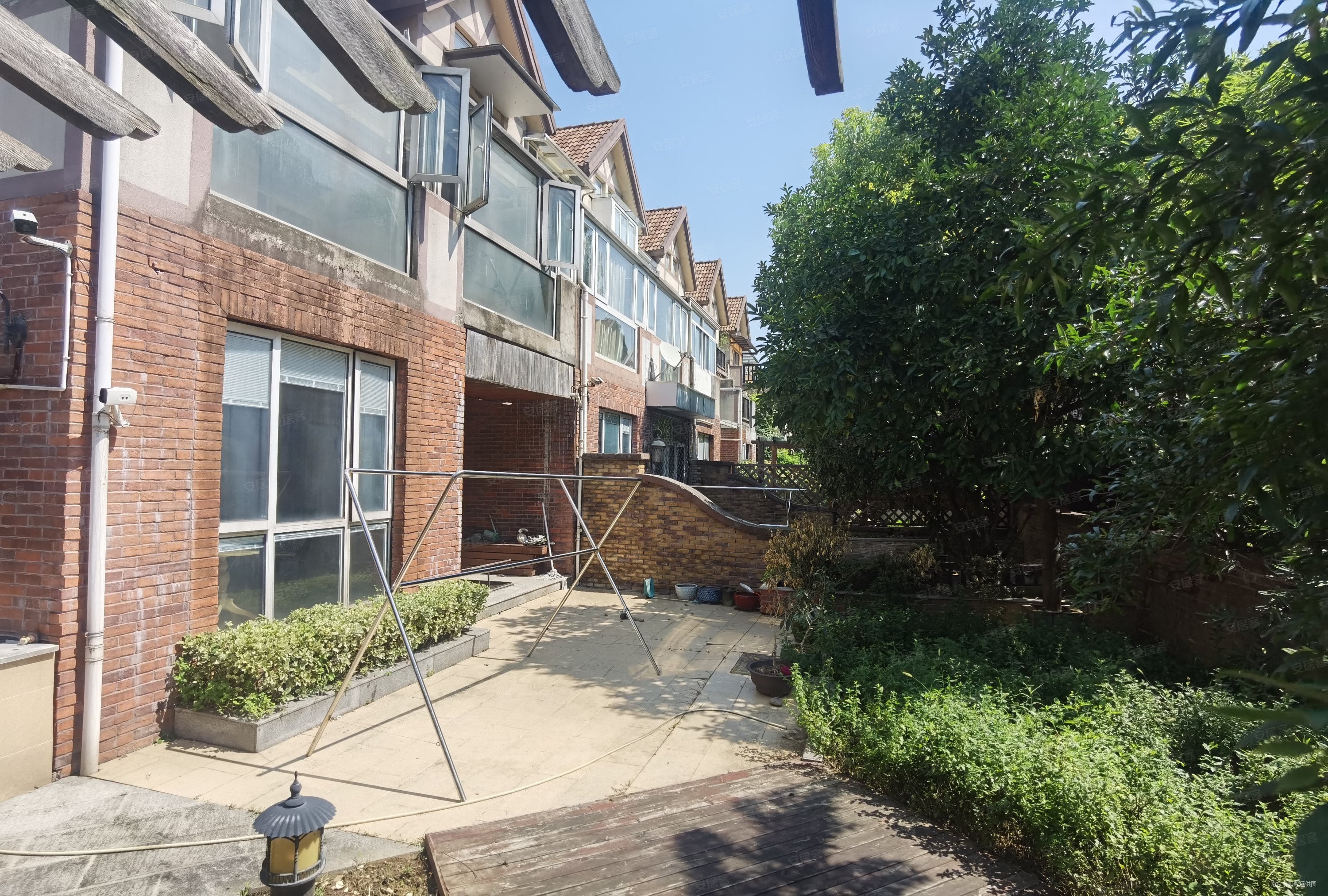 东墅山庄联排边户很不错的一套房子大花园业主诚售