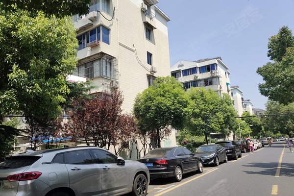 上海二手房 龙潭小区 > 吴雯艳解读龙潭小区生活配套