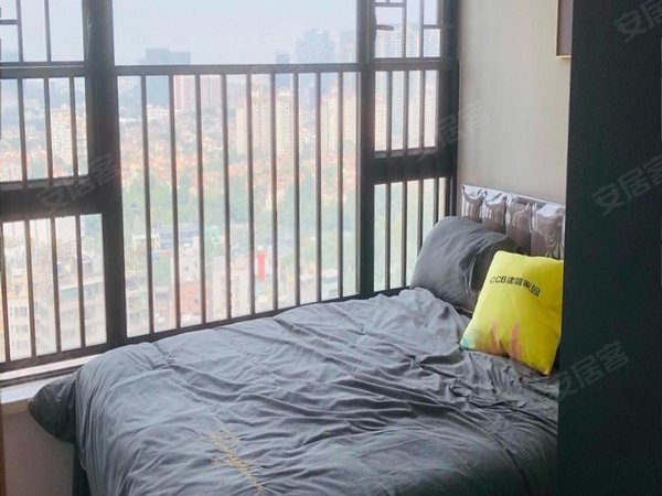 深圳龙华深圳北站鑫荣大厦红山深圳北站,精装两房带阳台,品牌家电