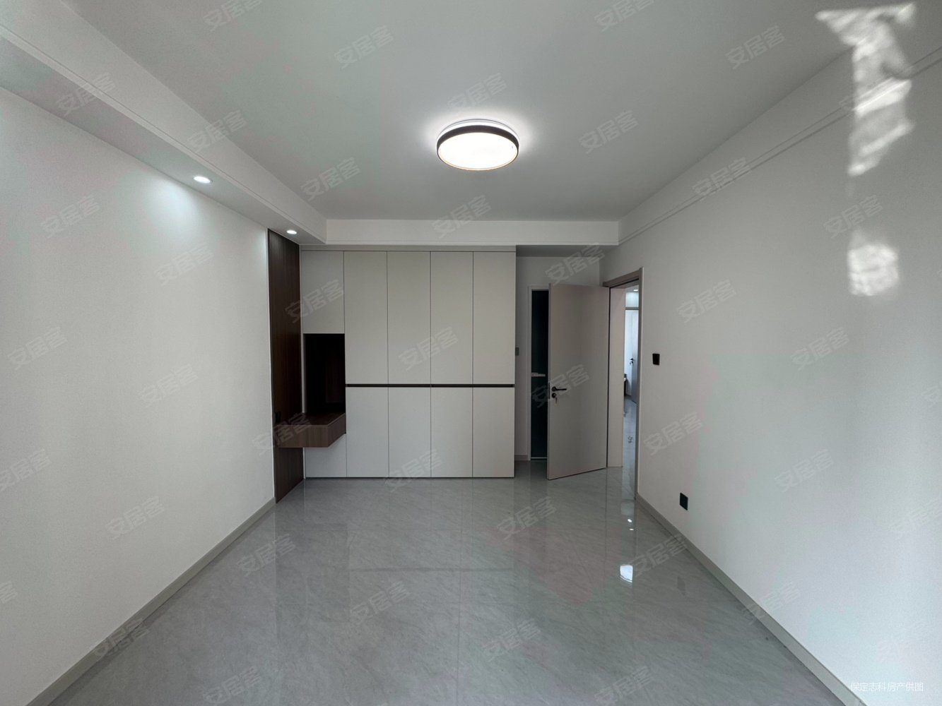 维多利亚夏郡4室2厅2卫162㎡南北115.8万