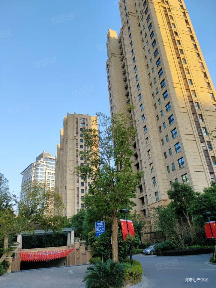 近地铁11站电梯大3房2卫价格好谈南北通透满5 少岁精装,大名城名郡