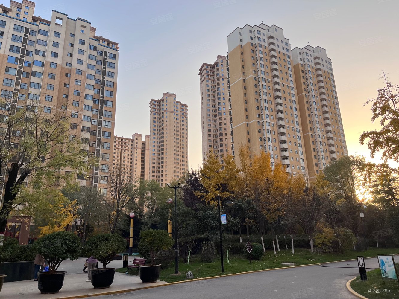 西港碧水湾4室2厅2卫178.03㎡南北190万