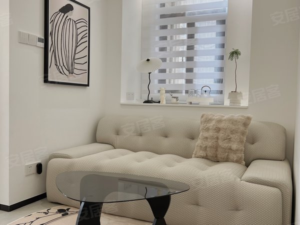 汕头龙湖东海岸保科悦府保科悦府1室1厅 时尚装修 环境通透 全新家具