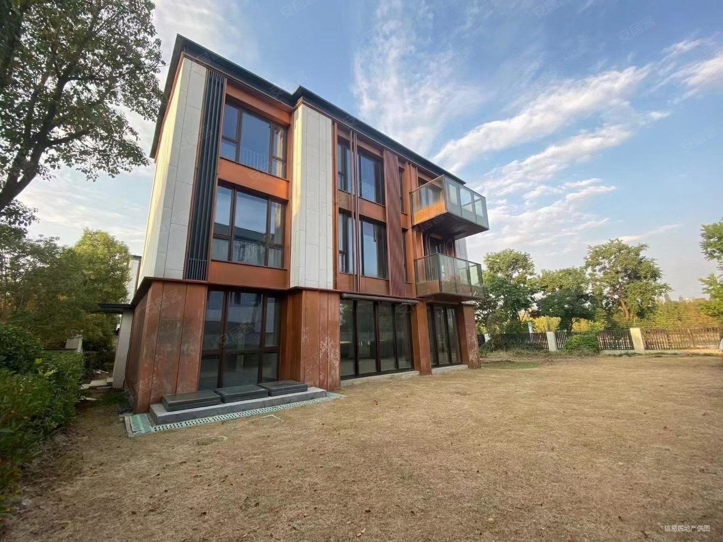 铜雀台龙胤临湖独栋别墅,方正产证面积780平,花园占地一多,世茂铜雀台