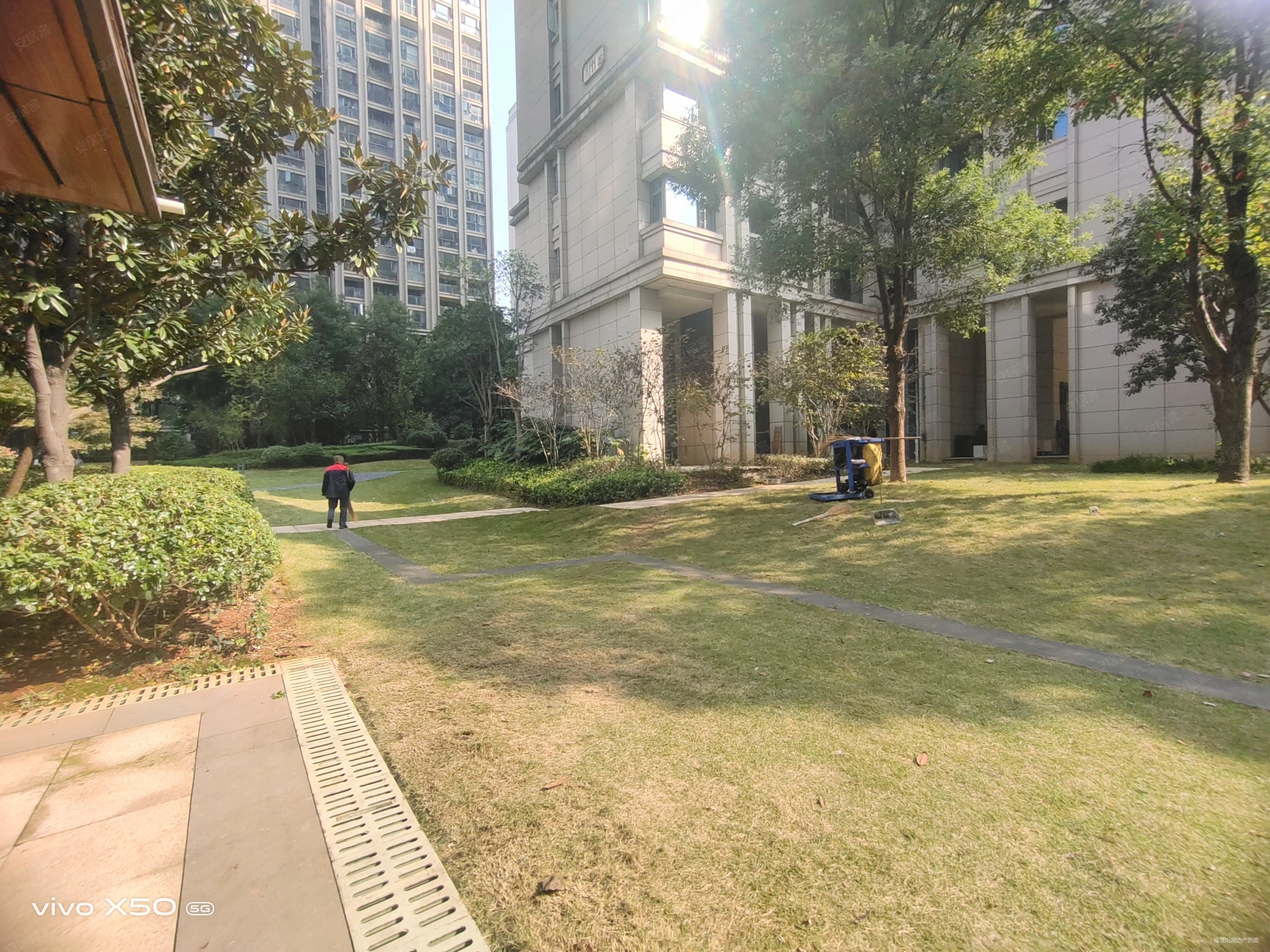 八方小区c区满五高楼层视野好双卫格局带车位