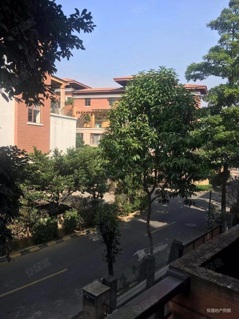 君兰联排 占地260方 建筑319方 花园150方,君兰国际高尔夫生活村(别墅