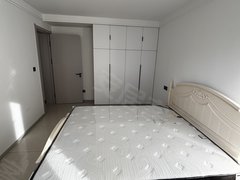 朝阳龙城龙城城区大润发附近 毛巾厂家属楼2楼两室一厅精装家电齐全月租1500出租房源真实图片