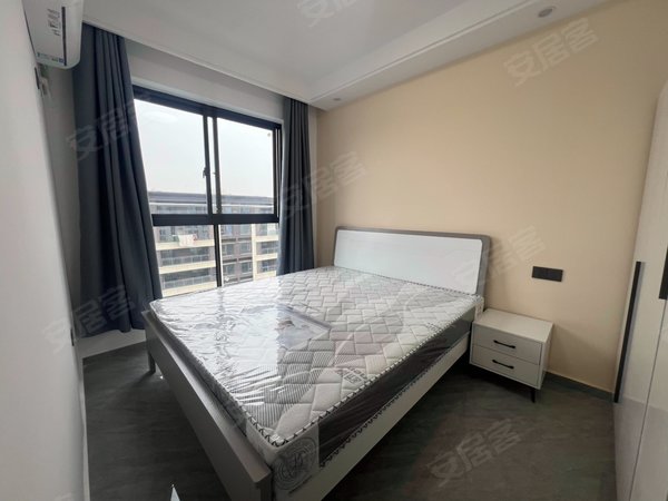 海宁斜桥镇斜桥融信澜庭斜桥地铁口，融信澜庭精装一室，燃气烧饭1米8大床，家电齐全。出租房源真实图片