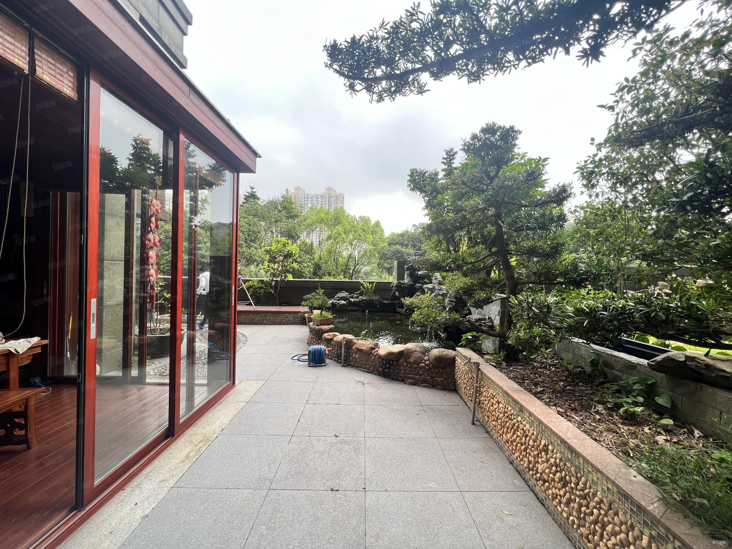 鼎峰尚境带160平方私家花园看房方便