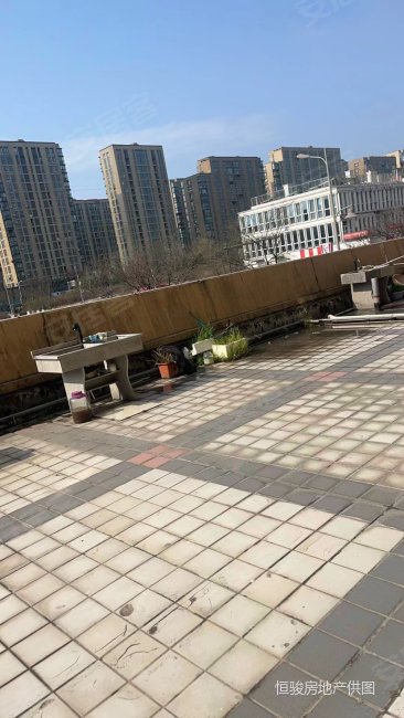 新潮塘60平方车位储藏有精装有个大露台20多个平方