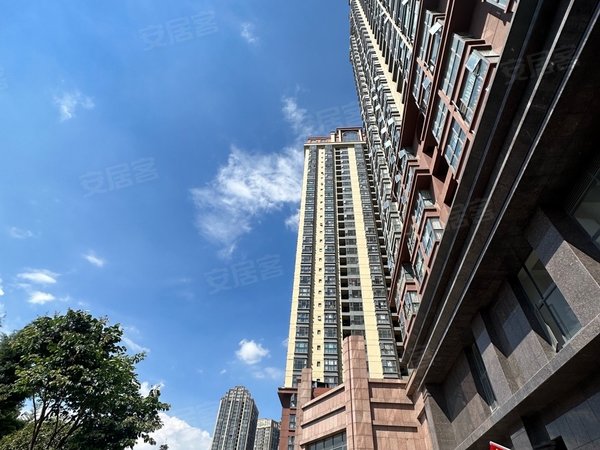 昆明官渡国贸中心米兰春天押一付三!新小区!米兰春天!精装大四房!