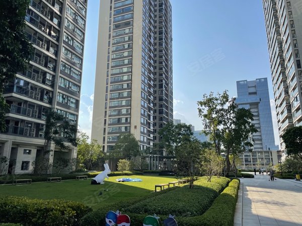 珠海高新区唐家湾翠湖香山百合苑翠湖香山精装3房,看高尔夫球场景观