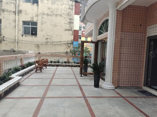 深圳宝安石岩罗租旧村出租罗租学校旁边 精装修大1房一厅拎包入住