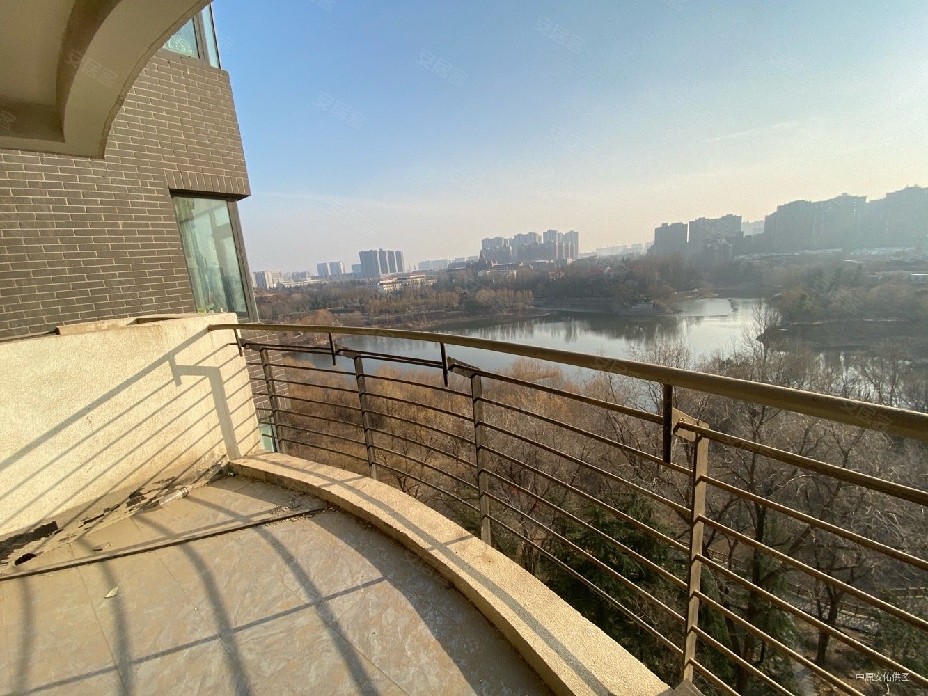 龙泊圣地云顶2室1厅1卫89.83㎡南北62万