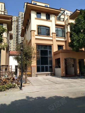 皇庭壹号别墅 4层毛坯 满五唯一 业主诚心出售