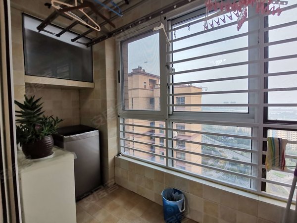 连云港海州苏宁广场凤凰名都凤凰名都 2室2厅1卫 90平 电梯房 精装修