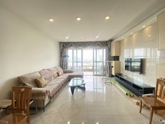 惠州惠城江北中心区近华贸 碧水湾精装大四房 一线江景 家私电器齐全 看房方便出租房源真实图片