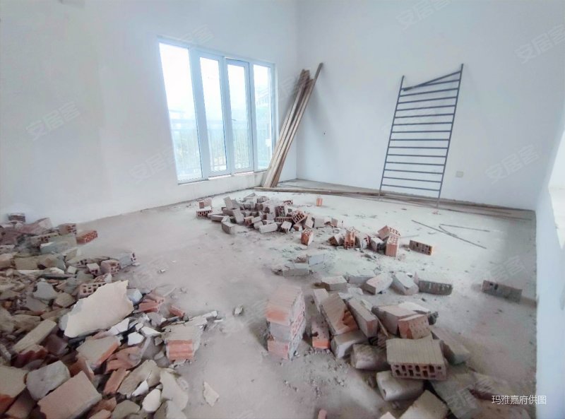 君度半山独栋别墅急售带半亩花园可装电梯随时看房