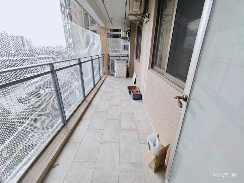 头排江景视野开阔4房仅售228万南北通保养新拎包入住满五年,德威朗琴