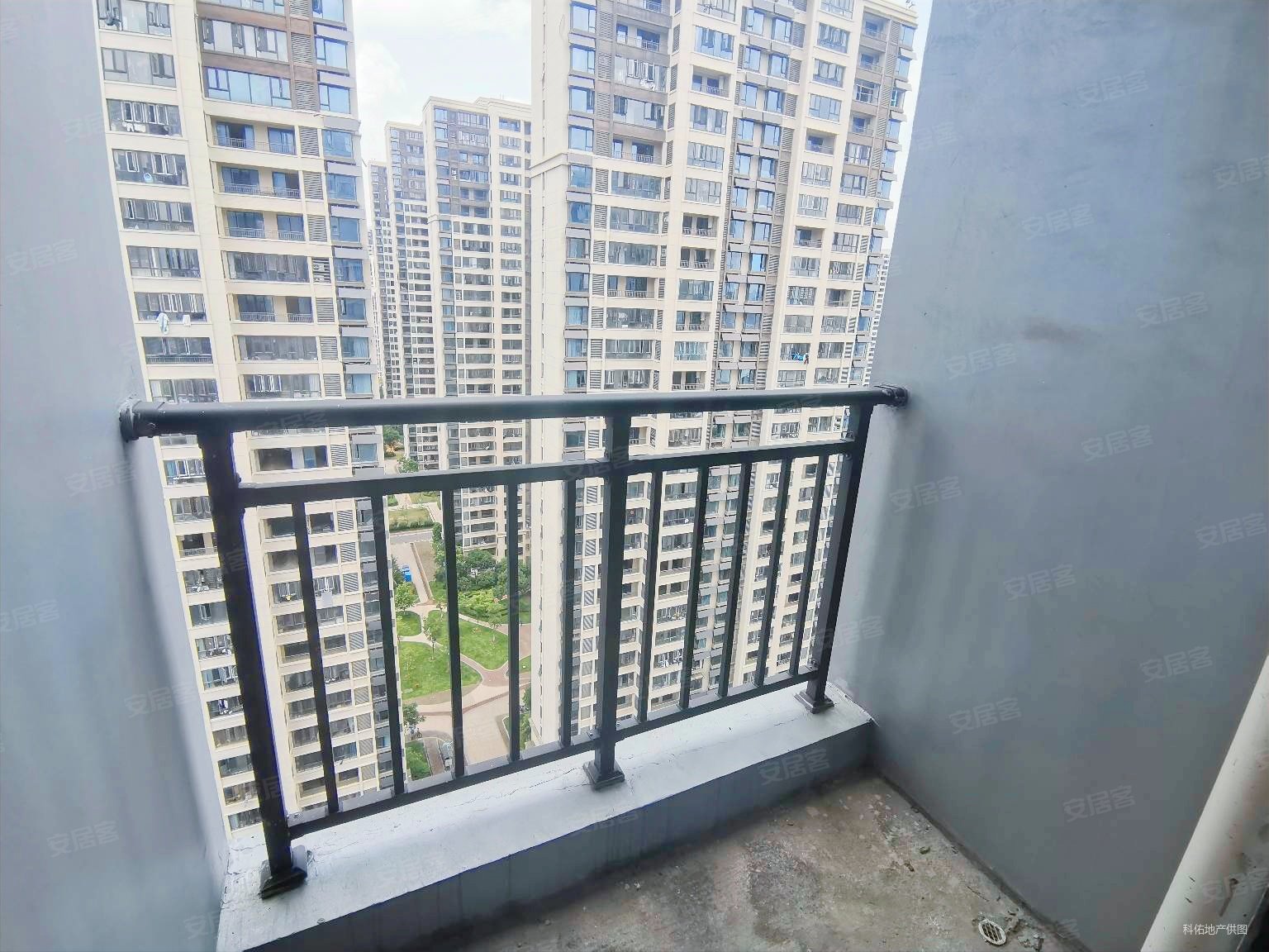 南昌十中旁 绿地悦公馆南北通透双阳台大三房 好楼层 东端户